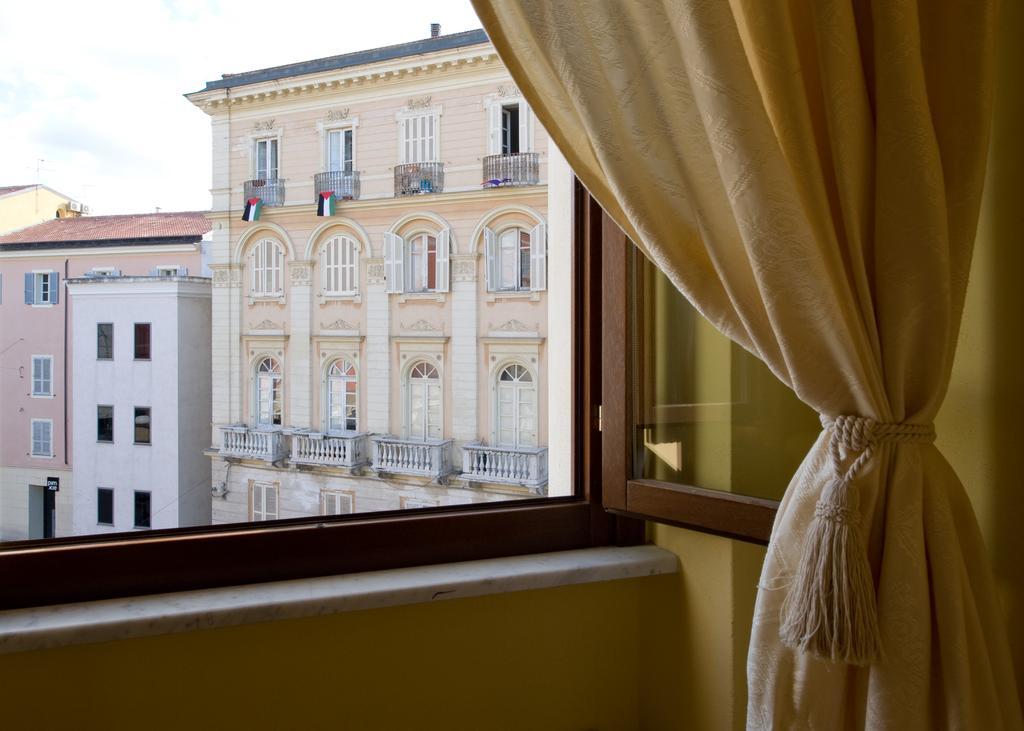 Piazza Azuni 18 Guest House Sassari Pokoj fotografie